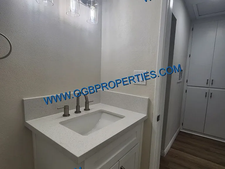 727-741 Orizaba Ave — Photo 15