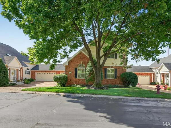 7426 Whitehall Colonial Ln, Saint Louis, MO 63119