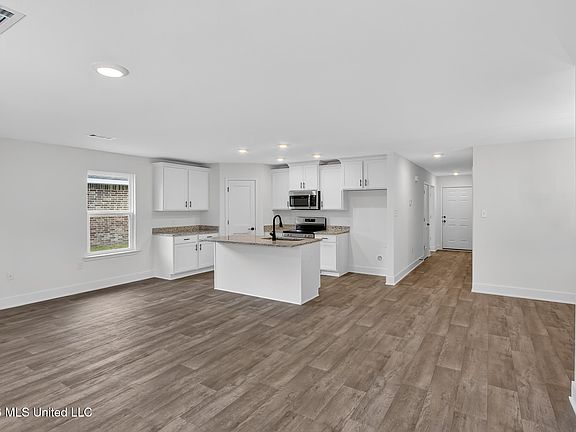 4th image of 14791 Davidson Ct
