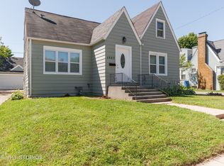 1527 W Cornelia Ave, Waukegan, IL 60085
