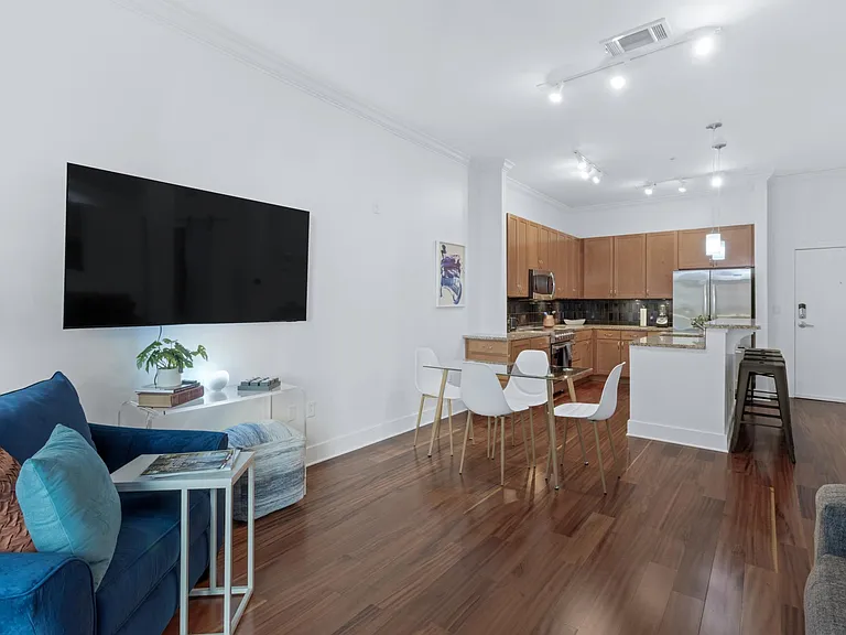 129 Walnut St #105 — Photo 15