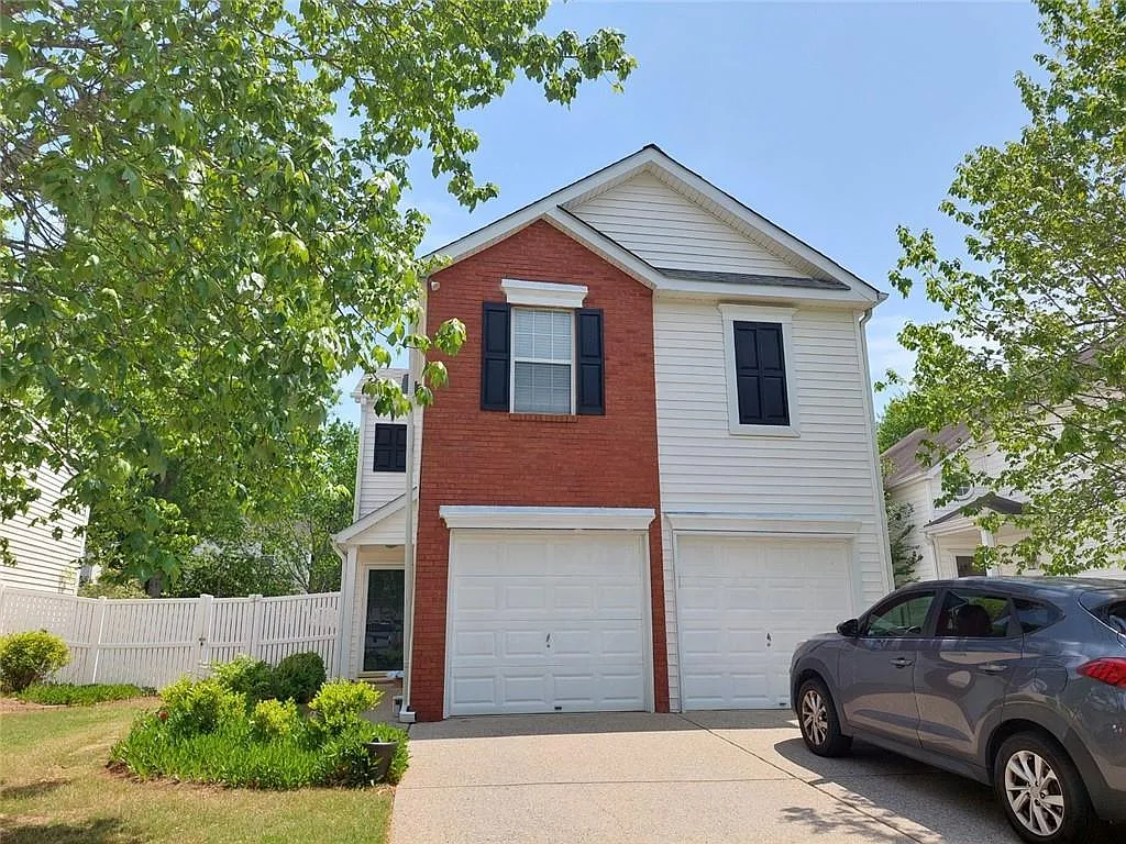 3 bed, 2.5 bath, 1328 sqft, $2,400 — Photo 2