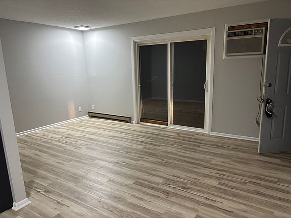 4th image of 502 E Provost St #1