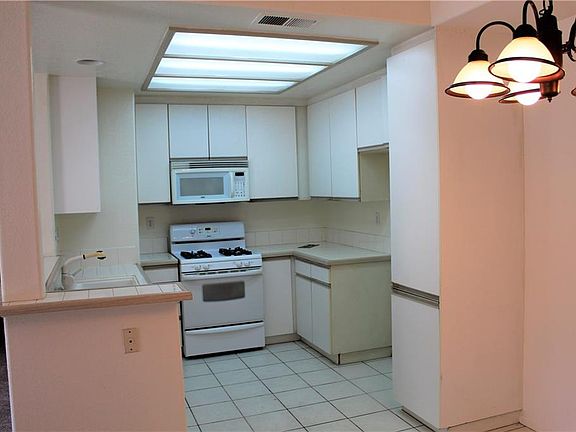 2nd image of 13 Whippoorwill Ln