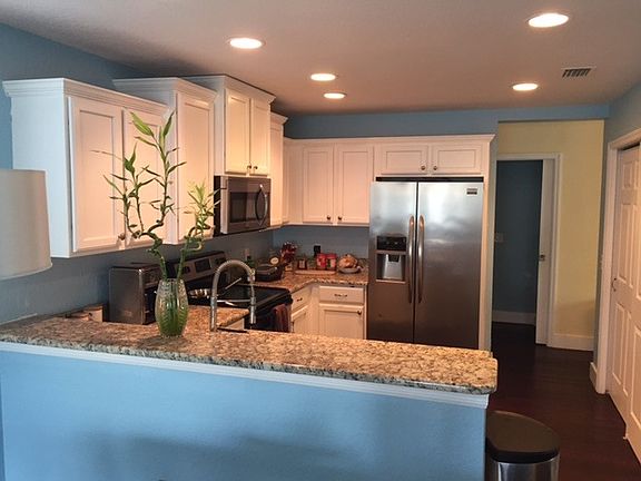 stainless appliances, granite counters