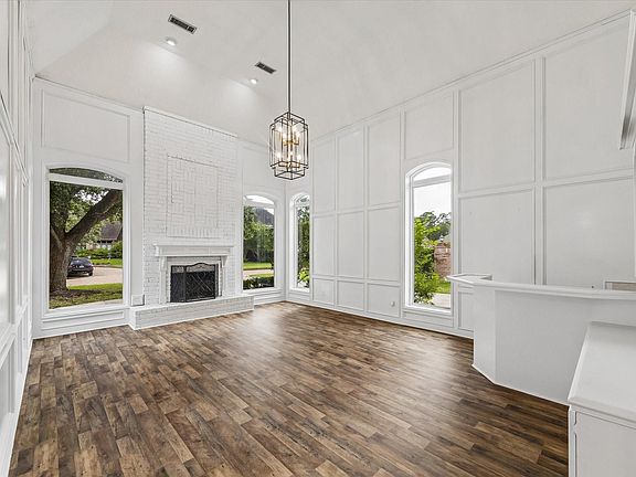4th image of 17902 Fernbluff Dr