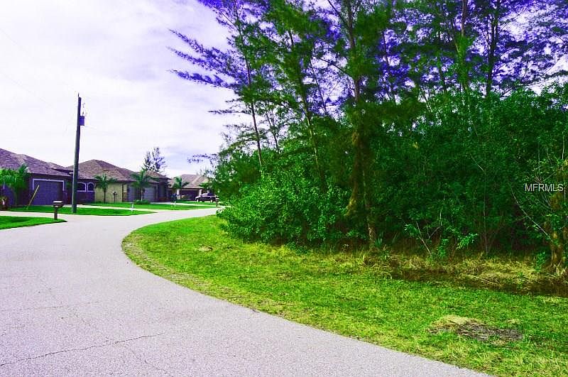 2nd image of 10647 Hillwood Dr