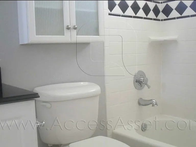 1235 N Lincoln St — Photo 5