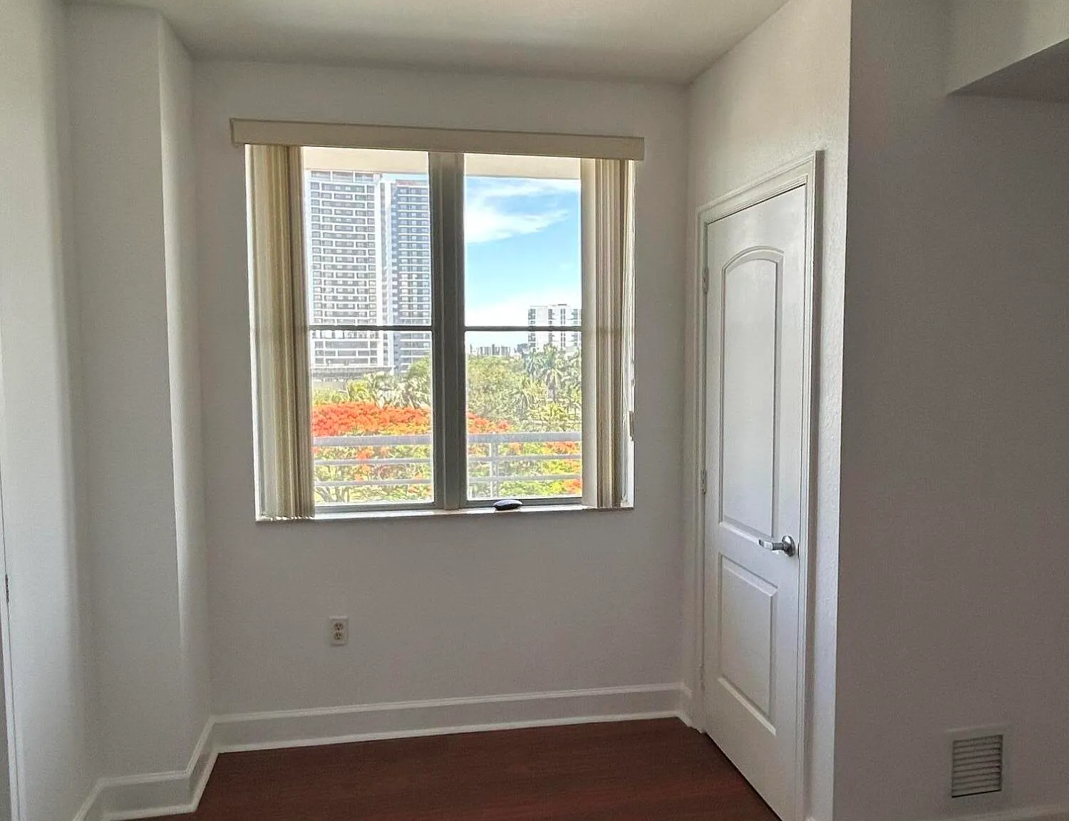 3 bed, 2.0 bath, 1480 sqft, $3,350 — Photo 3