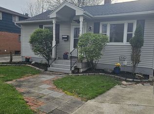 16 Gordon St, Williamsville, NY 14221