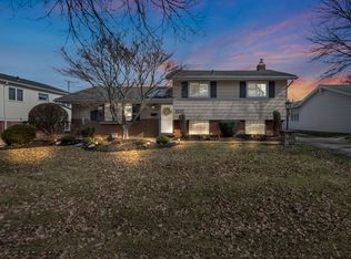 1237 Giesse Dr, Mayfield Heights, OH 44124