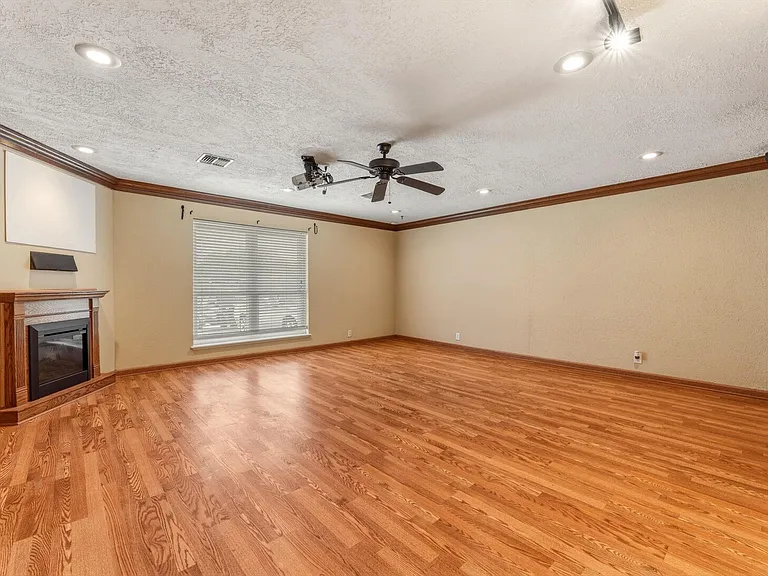 5211 Court Rd — Photo 13