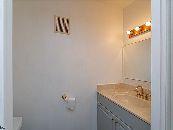4th image of 15248 Pine Hill Trl #B5
