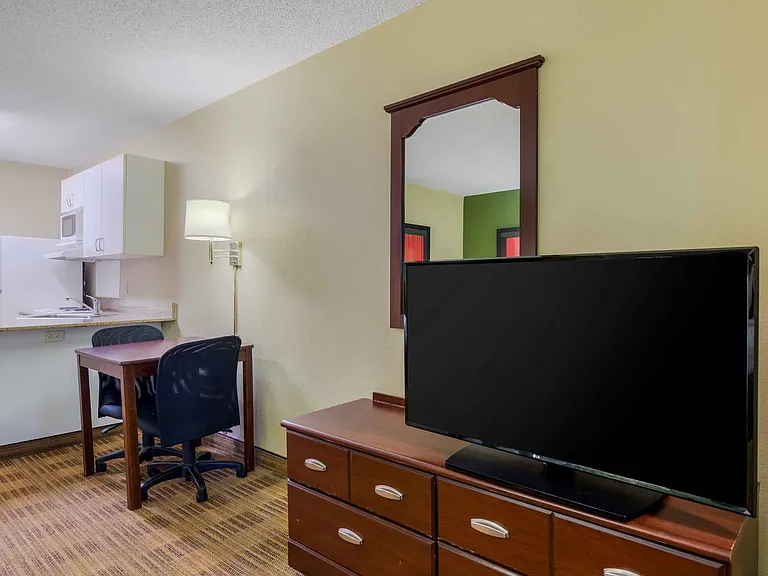 Studio Suite - 2 Full Beds