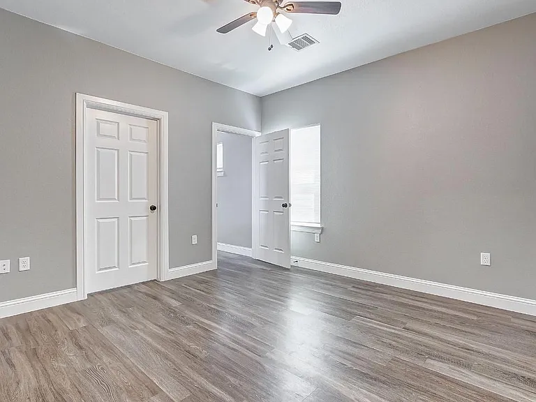 2402 Spence St #A — Photo 1