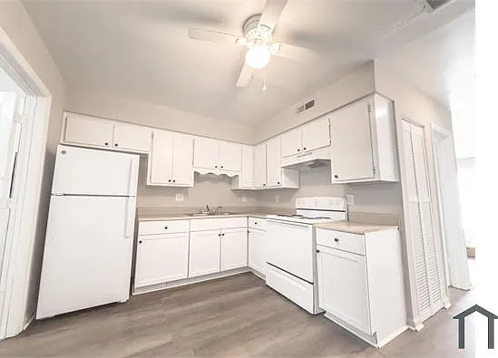 121 Langley Dr #D — Photo 7