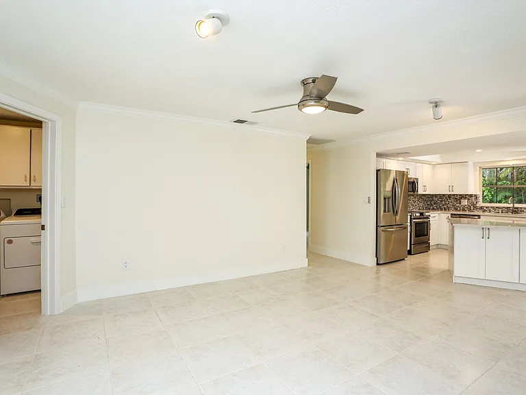 2901 Crayton Rd — Photo 50