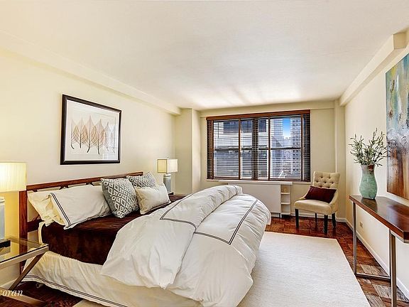4th image of 225 E 57th St APT 17C