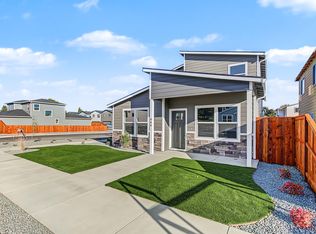 944 Honey Bee St, Medford, OR 97501