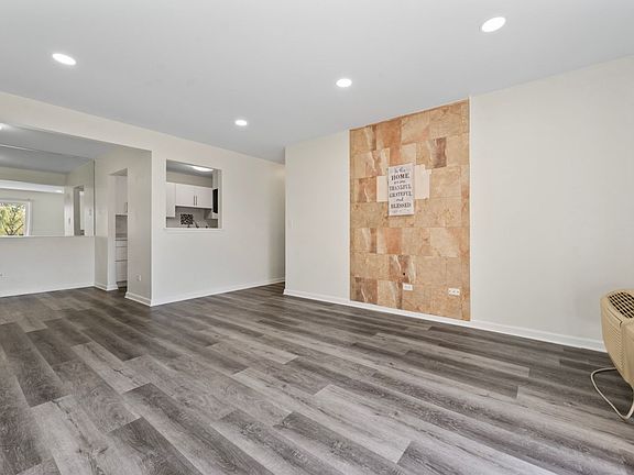 5th image of 900 N Lakeside Dr APT 1A