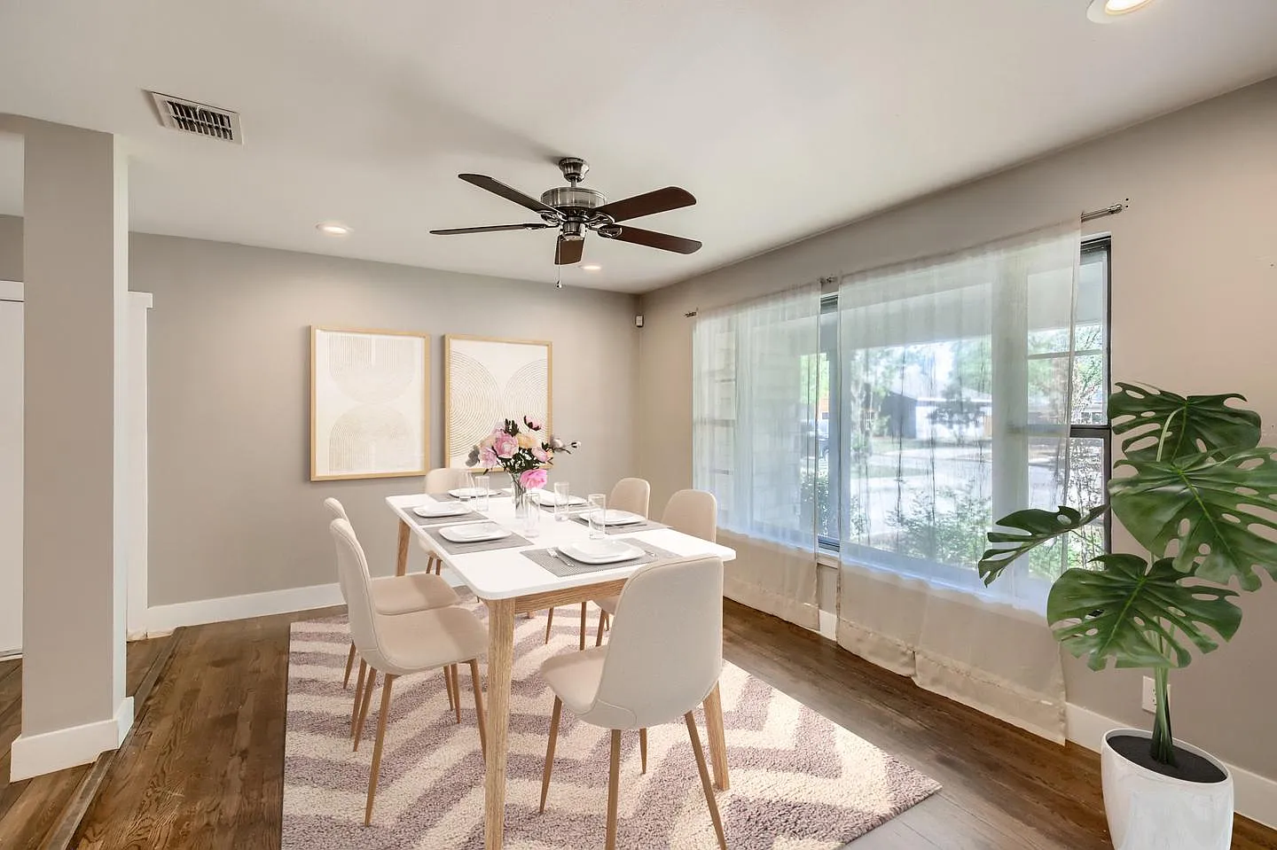 Beautifully updated Northwood home near Northridge Park — Photo 2