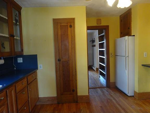 5th image of 407 Irving Ave
