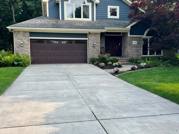 6707 Heatherwood Dr, West Bloomfield, MI 48324