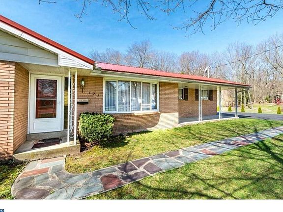 3rd image of 123 Lincoln Ave