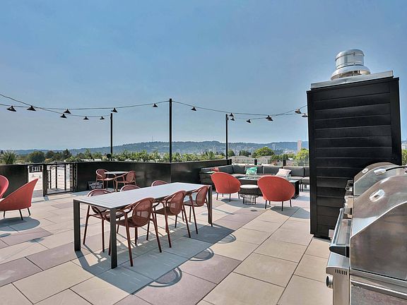 5th image of 2050 NE Hoyt St #5468741