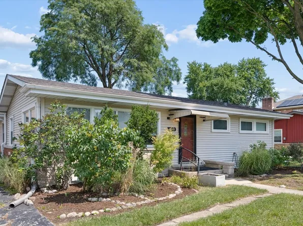 6838 Beckwith Rd, Morton Grove, IL 60053