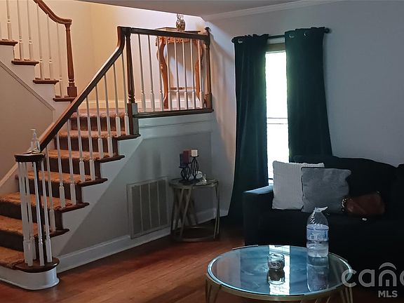 3rd image of 825 Raleigh Ct