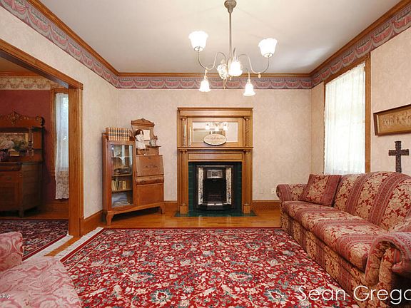4th image of 5801 Woodbriar Dr NE