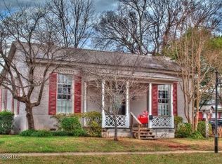 104 E Gholson Ave, Holly Springs, MS 38635