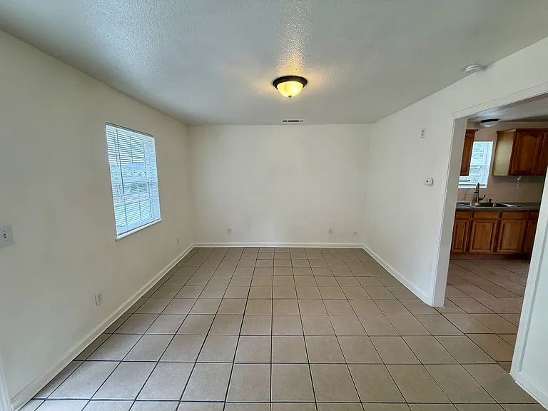 751 Angelus St — Photo 3