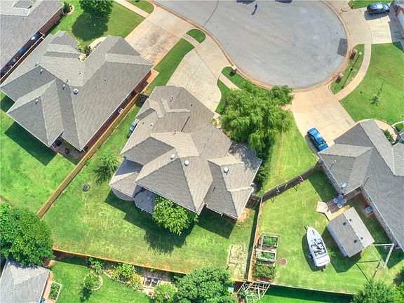 2nd image of 17120 Kemble Ln