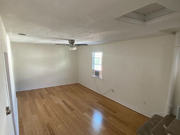 5th image of 1894 E 123rd St APT 6