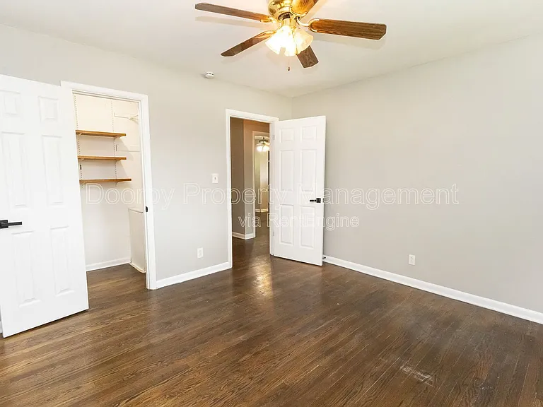 1127 Clermont Dr — Photo 15