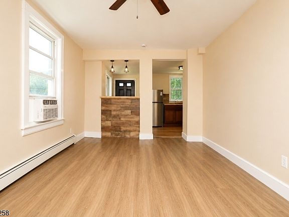 5th image of 3 Laurel Ave