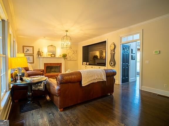 3rd image of 24 Saint Ives Ln