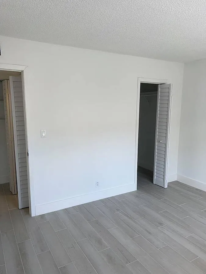 Banyan Club Apartments — Photo 4