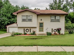 202 Plaza Heights Rd, Marshalltown, IA 50158