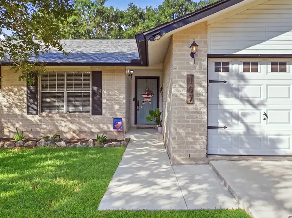 107 Summer Breeze, Castroville, TX 78009