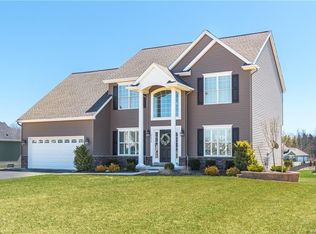 7156 Rolling Meadows Dr, North Tonawanda, NY 14120