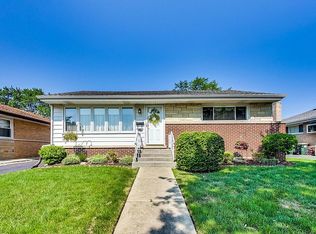 8748 N Oleander Ave, Niles, IL 60714