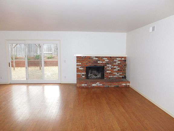 5th image of 293 Savona Ave