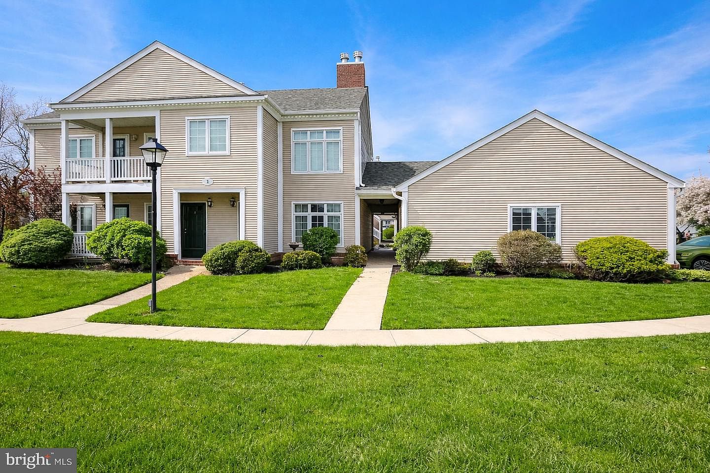1 H Rutland Ln