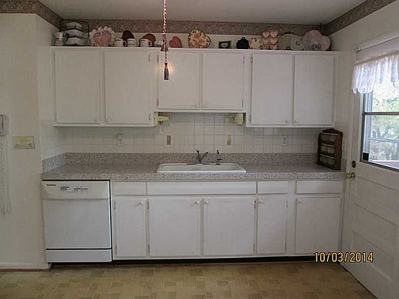 3rd image of 3660 Marlborough Dr