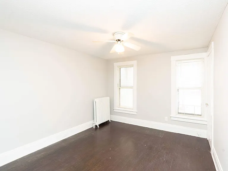 405 Alexander St — Photo 9