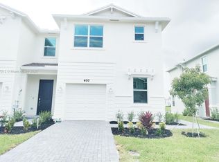 400 SE Crossoak Ln, Port Saint Lucie, FL 34984