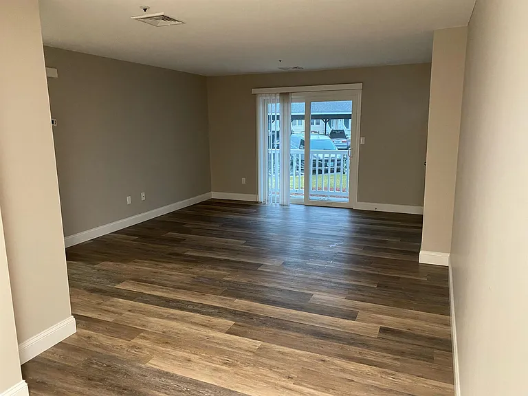 10 Barrington Ave #204 — Photo 7